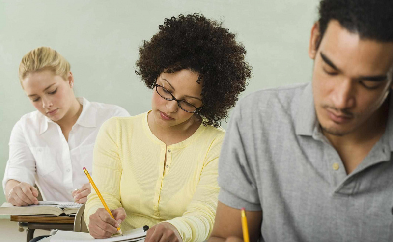 studenci przystępujący do testu
