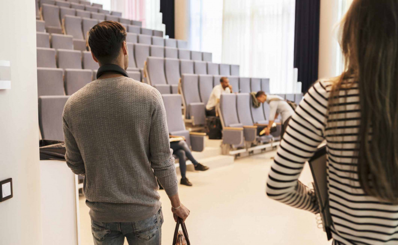 Una sala de conferencias de la universidad