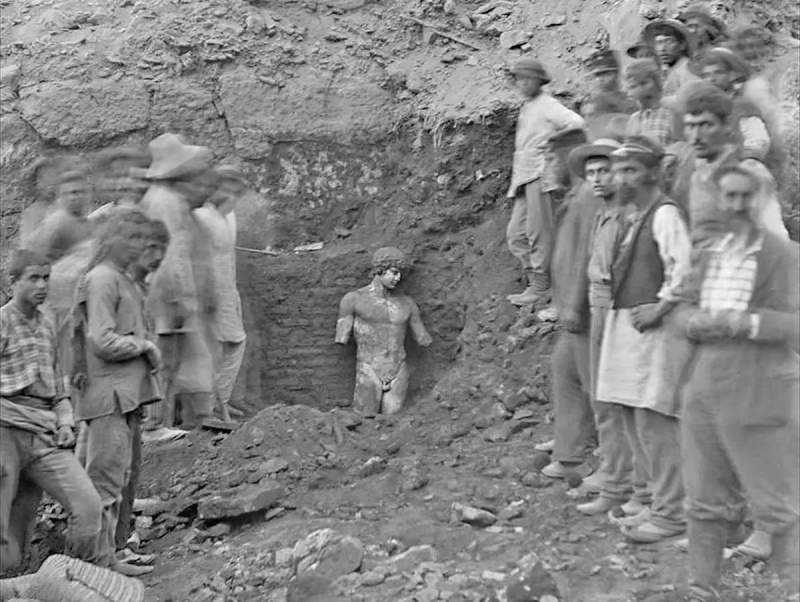   atklājums antinous delphi foto