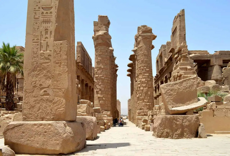   cokół Karnak Tutmozis