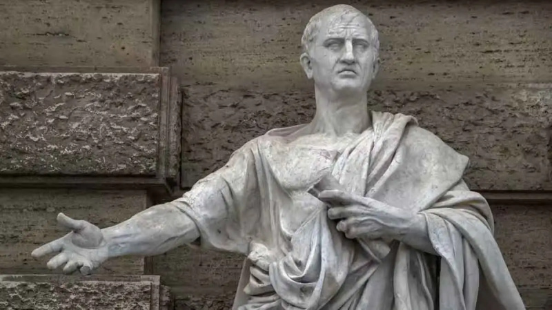   statuie cicero palatul justiției