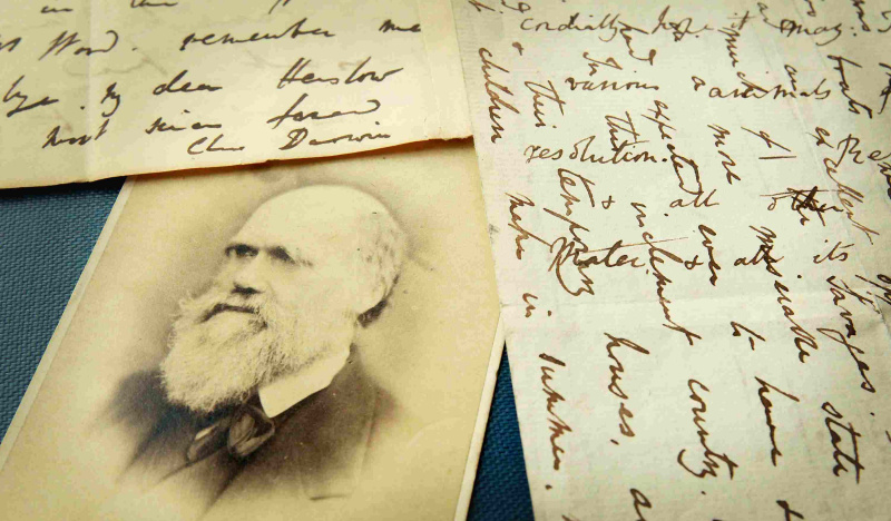 Lettere scritte da Darwin e una sua fotografia