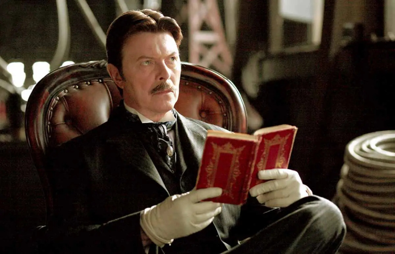   David Bowie ca Nikola Tesla în The Prestige (2006) de Christopher Nolan, Sursa: BBC.com