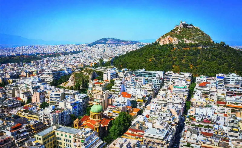 O vedere panoramică a Atenei