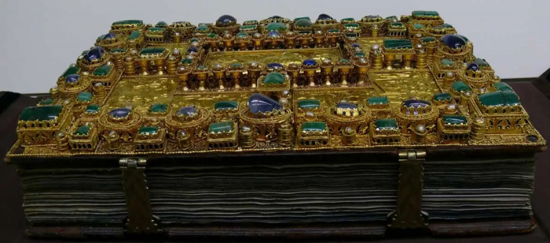   codex aureus sveti emeram rukopisni ukras