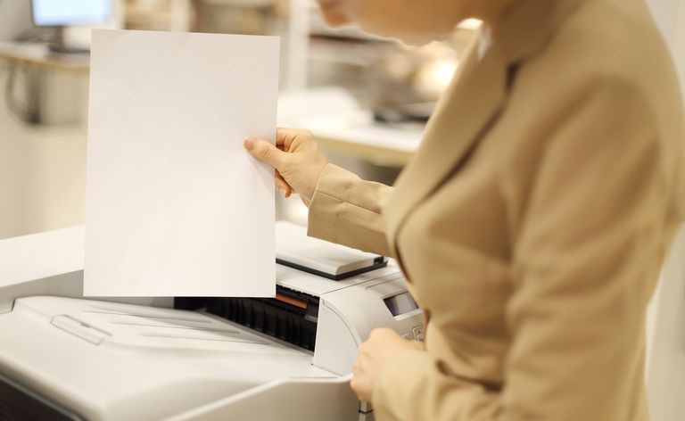 femme affaires, utilisation, imprimante