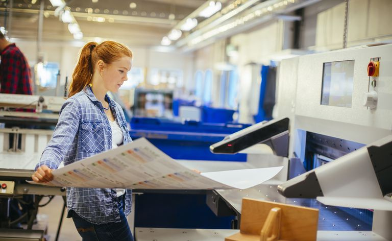 Travailleurs dans une imprimerie