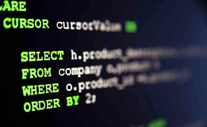 SQL kods melnā krāsā