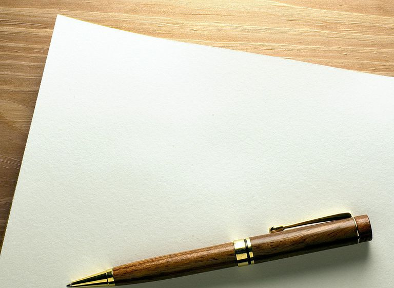 Stift auf leerem Papier