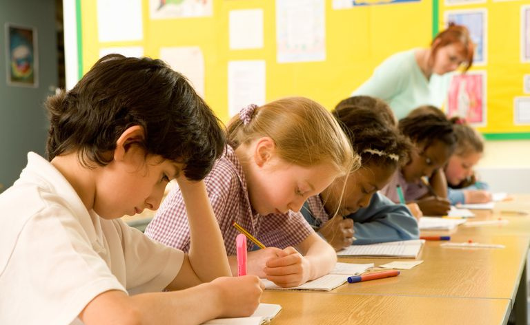 Studenti che studiano