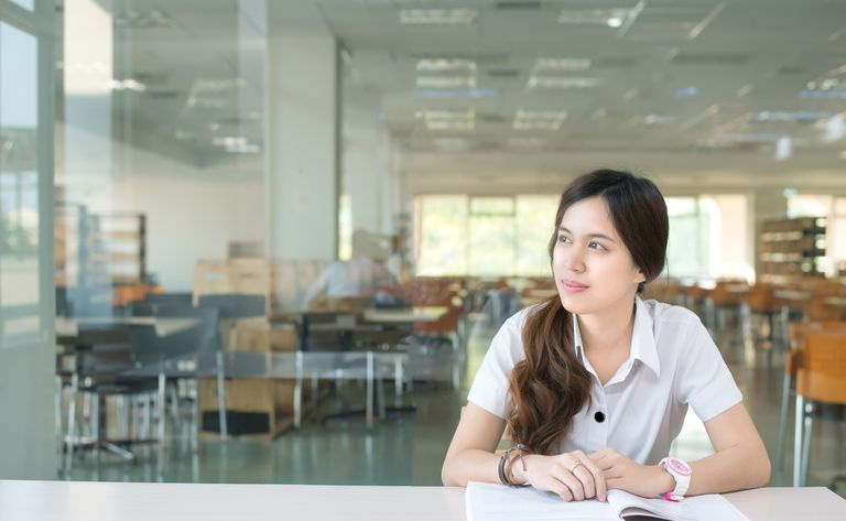 Āzijas students par kaut ko domā