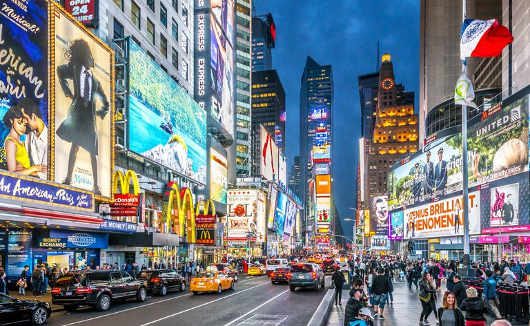 Times Square Nueva York con numerosas vallas publicitarias