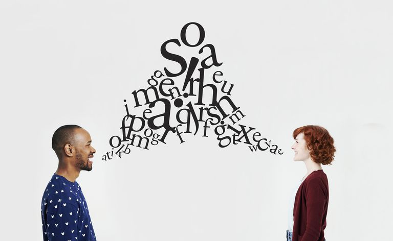 due giovani adulti che comunicano