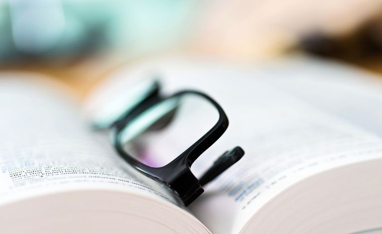 Zamknij okulary i otwórz książkę