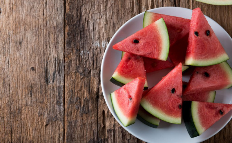 røde vannmelonskiver med frø