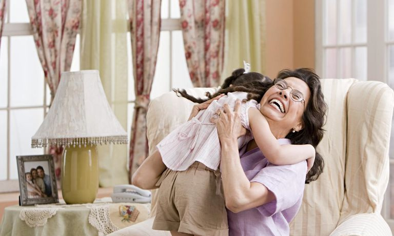 Gjenforening av bestemor og barnebarn.