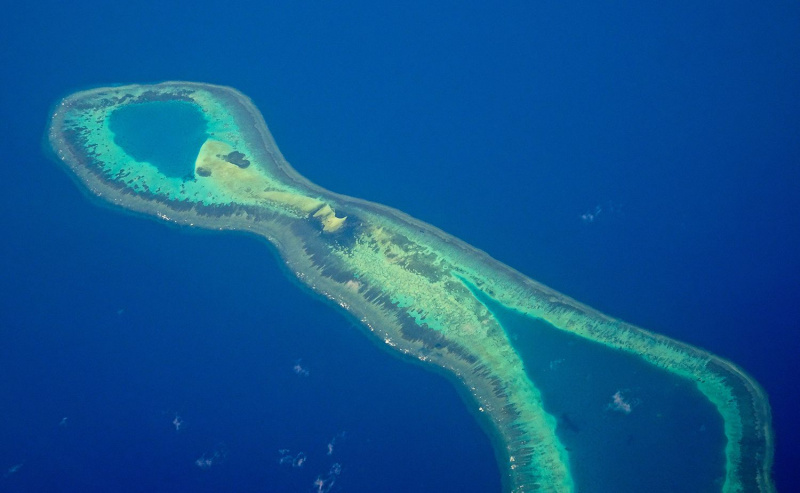 widok z lotu ptaka Commodore Reef na wyspach Spratly na Morzu Południowochińskim