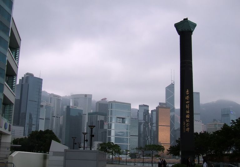 Gjenforeningsmonument i Expo Promenade nær Hong Kong Convention Center