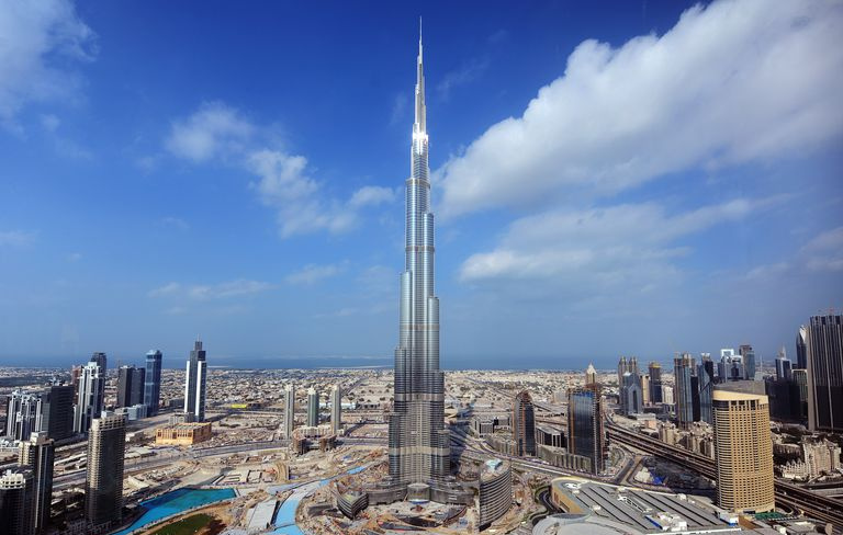 Photo du plus haut bâtiment du monde, le gratte-ciel Burj Khalifa à Dubaï, Émirats Arabes Unis.