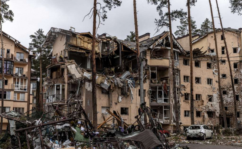 Edifícios destruídos são vistos em 03 de março de 2022 em Irpin, Ucrânia. Rússia continua ataque à Ucrânia