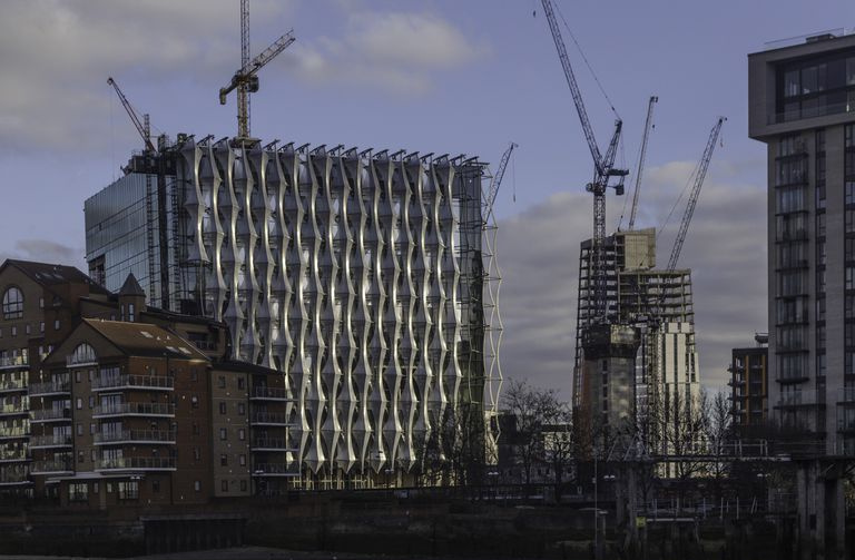 Amerikansk ambassade under bygging i London.