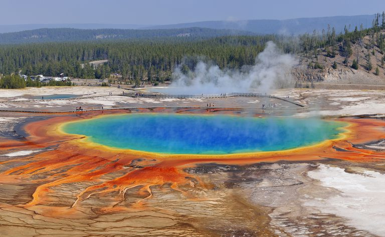 Grand Prismatic Spring w Midway Geyser Basin, Park Narodowy Yellowstone, Hrabstwo Teton, Wyoming, USA