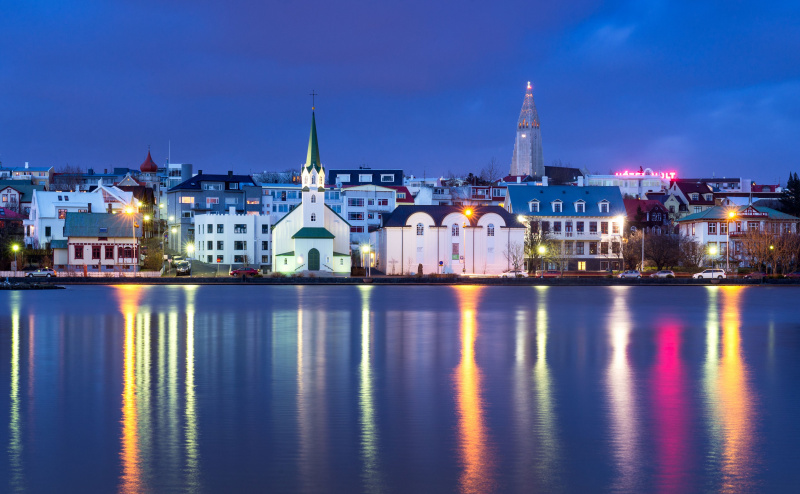 Pejzaż Reykjaviku o zmierzchu, Islandia