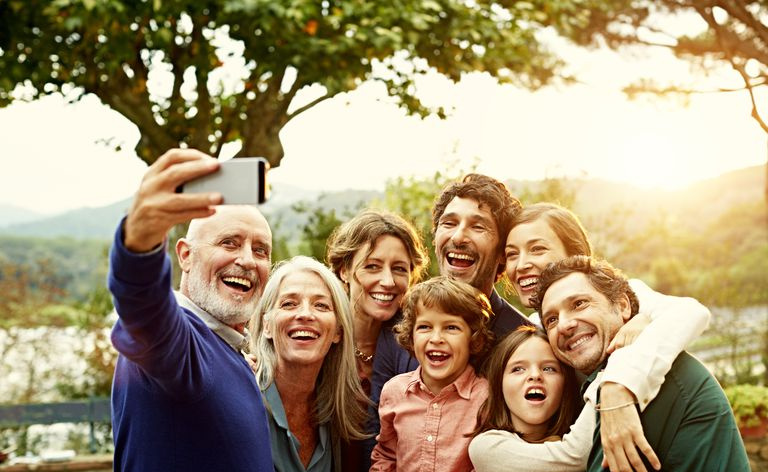 Selfie を取る陽気な家族