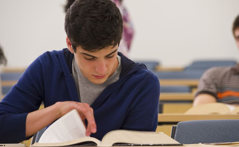 Studentu lasīšanas mācību grāmata klasē