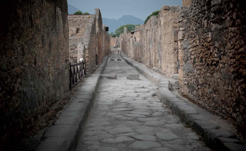 Calle estrecha vacía de Pompeya
