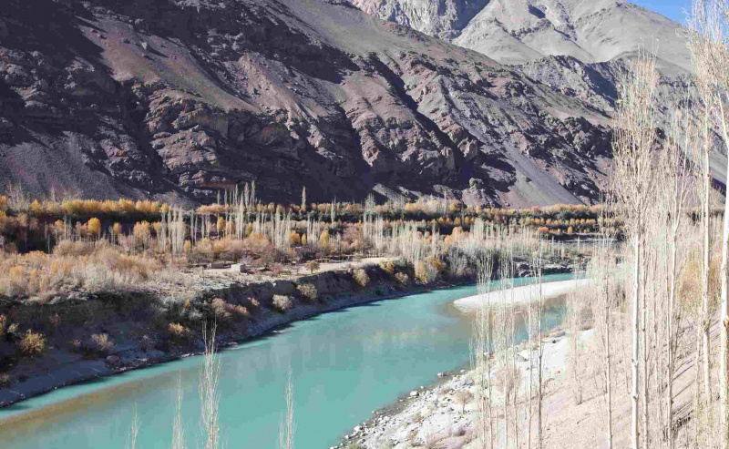 O rio Sindhu, também chamado de rio Indo em Ladakh, Índia