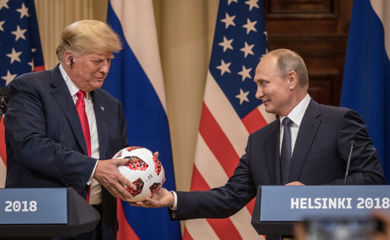 Presidente Trump e Presidente Putin realizam uma conferência de imprensa conjunta após a cúpula