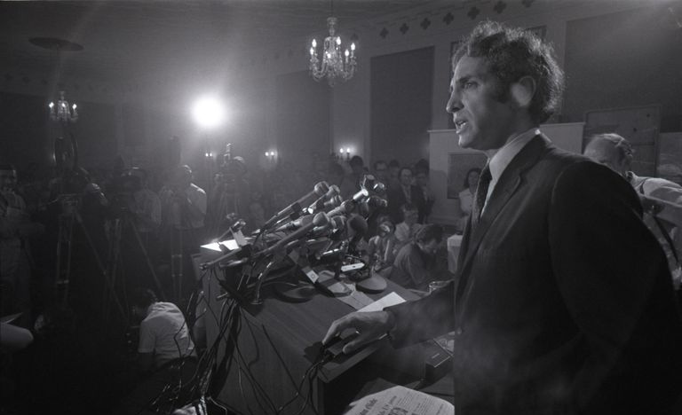 Fotografia di Daniel Ellsberg alla conferenza stampa del 1971.