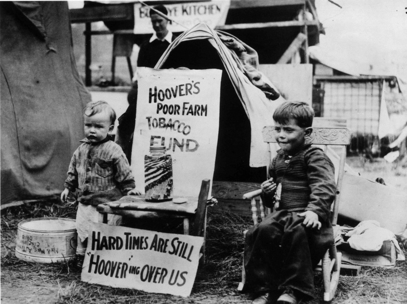 Dwóch młodych mieszkańców slumsów Hooverville w Waszyngtonie.