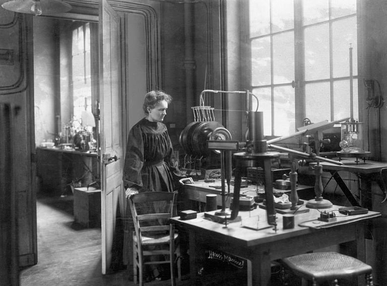 Marie Curie w swoim laboratorium