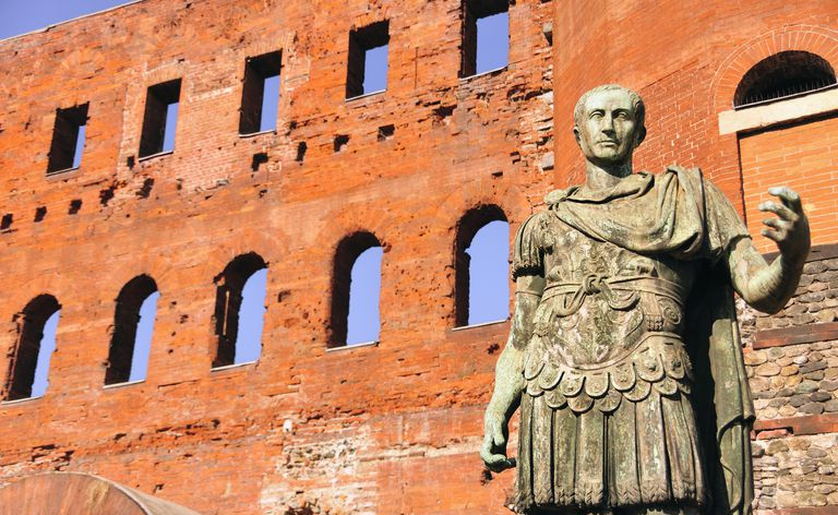 Antica statua bronzea romana dell