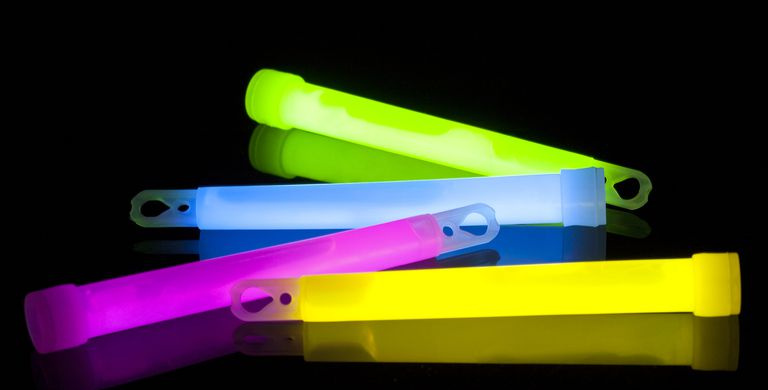 Bâtons lumineux de différentes couleurs