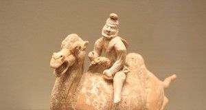 Chameau de Bactriane et conducteur. Dynastie Tang. Institut des arts de Minneapolis.