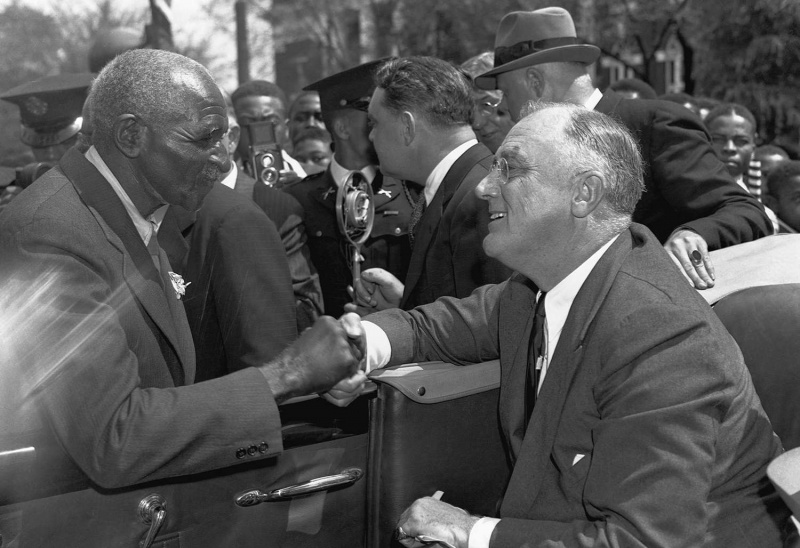 Le président Roosevelt et George Washington Carver.