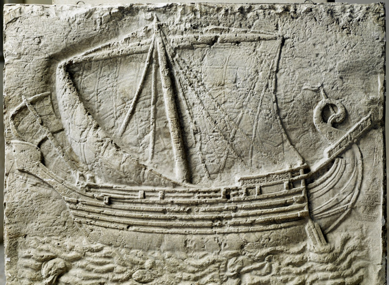 Phönizische Kunst. Ein phönizisches Handelsschiff. Flachrelief von einem Sarkophag, der in Sidon, Libanon, gefunden wurde. Musée du Louvre, Paris, Frankreich