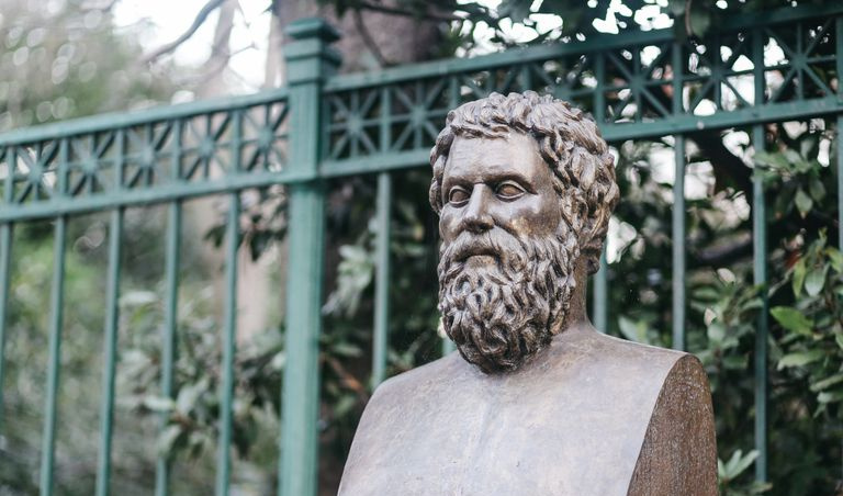 Sofocle busto ad Atene in centro