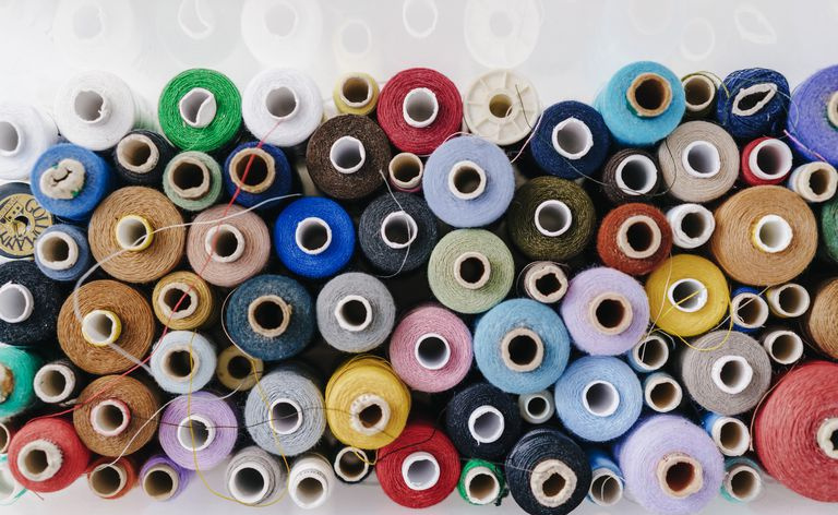 Bobine di cotone multicolori