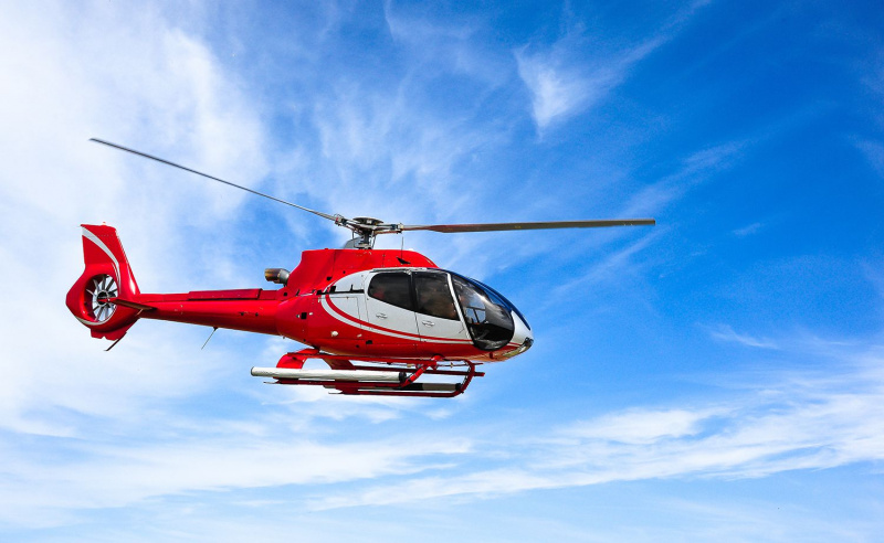 Helikopter w locie.