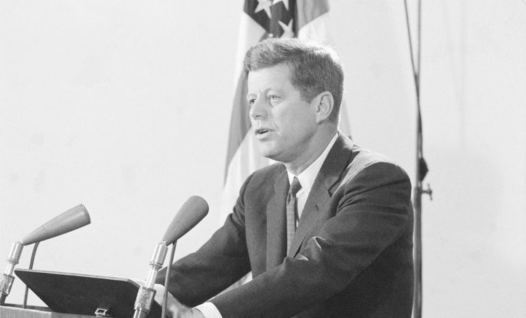 Il presidente Kennedy si rivolge alla nazione durante la crisi dei missili cubani del 1962