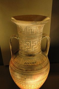 Grande amphore attique géométrique tardive, v. 725 av. - 700 avant J.-C., au Louvre.