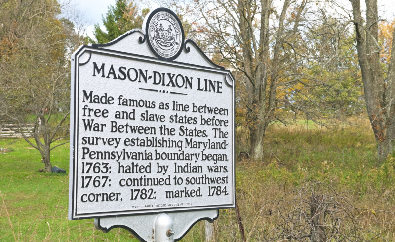 Letrero que marca la histórica línea Mason-Dixon