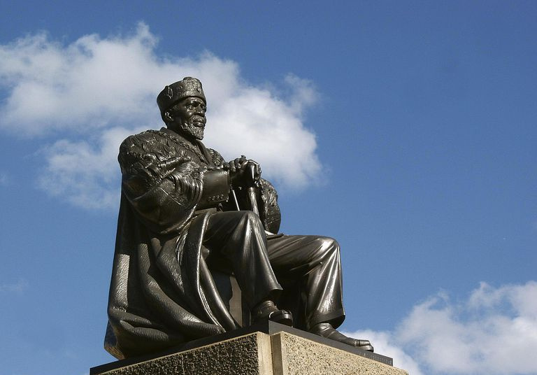 Estátua de Jomo Kenyatta, o primeiro presidente do Quênia.