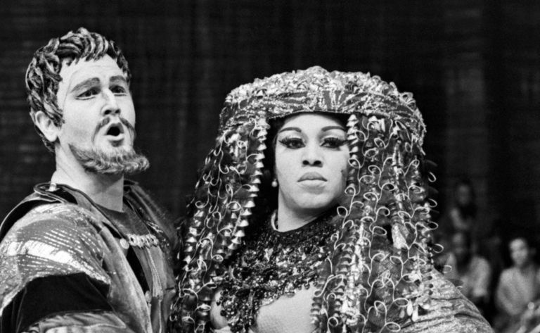Soprano Leontyne Price dans Antoine et Cléopâtre au Met, 1966