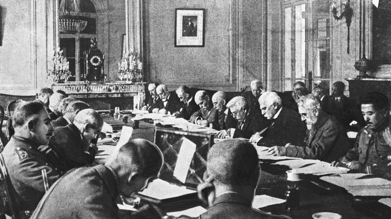 Regierungsbeamte, die die Bedingungen des Vertrags von Versailles ausarbeiten.