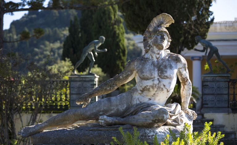 Statue av døende Achilles ved Achilleion Palace & Museum på Korfu, Hellas